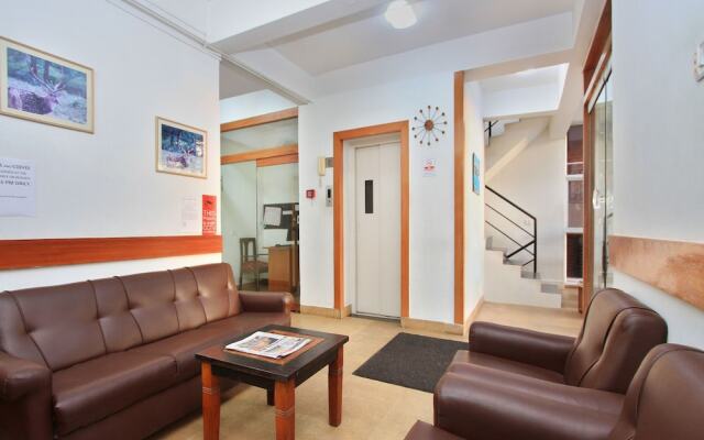 OYO 1356 Hotel Gokulam Compact
