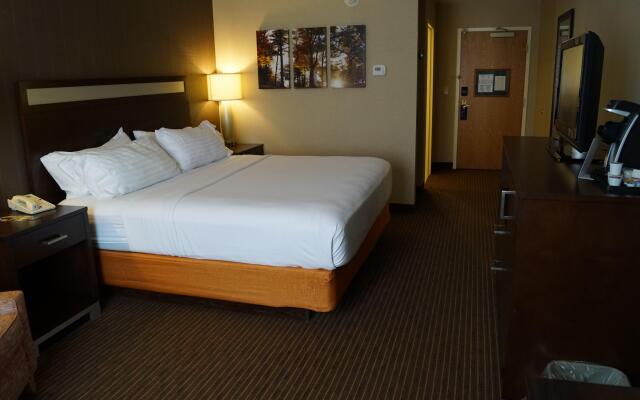 Holiday Inn Express Hotel & Suites Watertown-Thousand Island by IHG