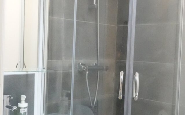 Grand Airport Ensuites
