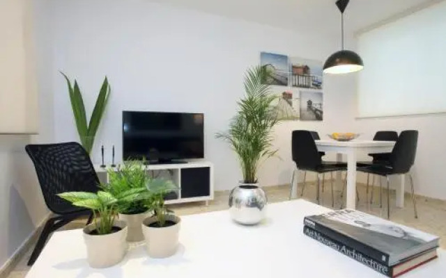 Poeta Llombart Apartments