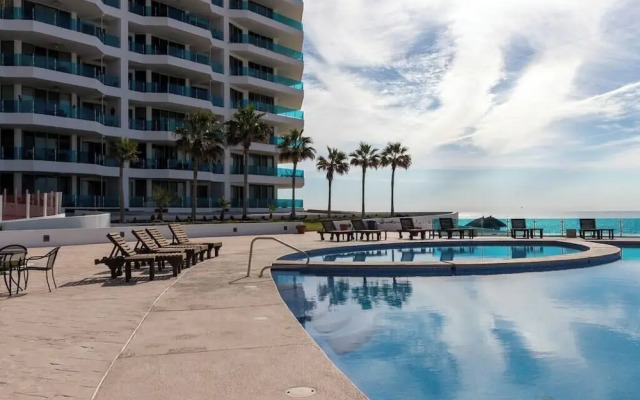 Luxury Beachfront Condo on Sandy Beach