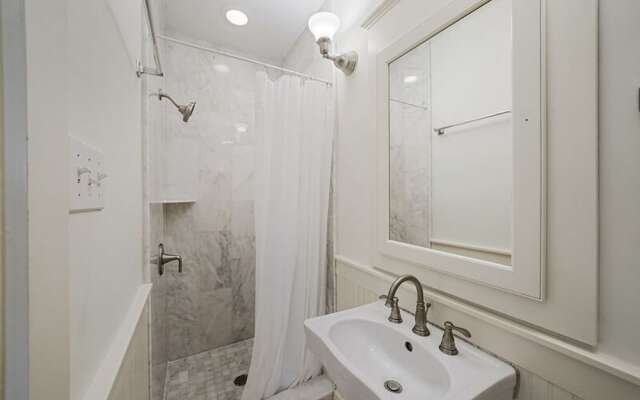 Bourbon Breeze by Five Star Properties