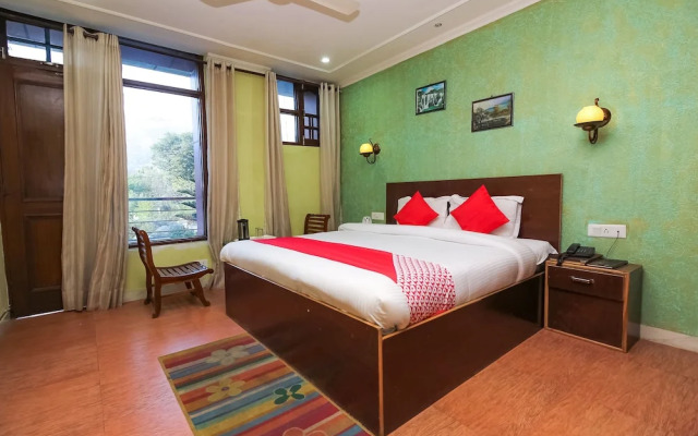 OYO 8367 Hotel The Woodz