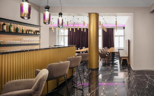 MOODs Charles Bridge