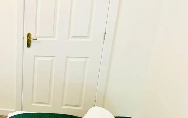 Stylish 3 BDR House With Free Parking Near Hulme
