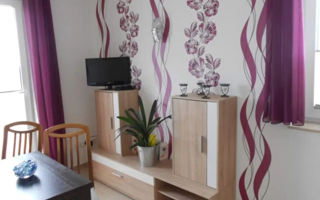 Spacious Apartment with Garden near Sea in Kröpelin