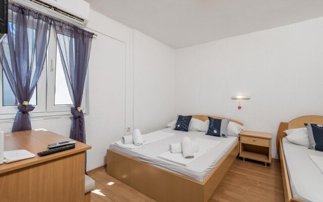 Nice Apartment in Lopar With 1 Bedrooms and Wifi