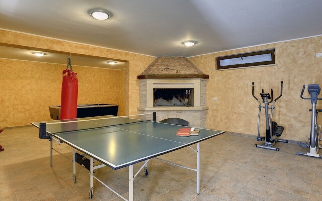 Villa With Pool and Sunshade in Rovinj