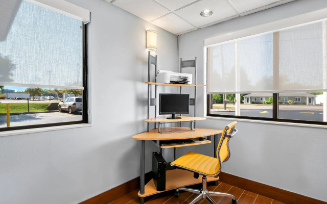 Days Inn by Wyndham Hillsdale