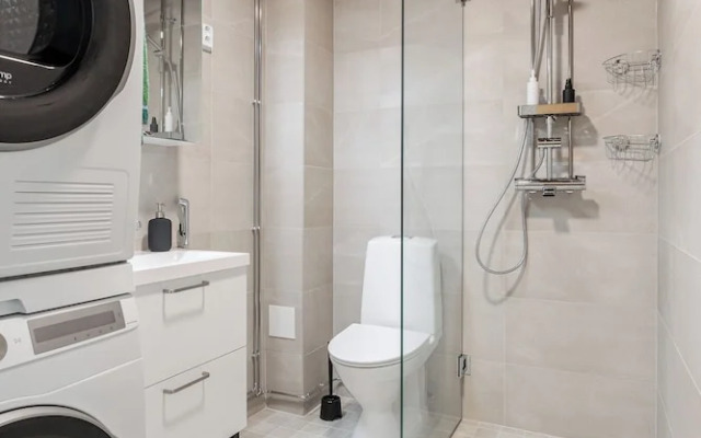 Luxurious 1BR Penthouse with Balcony