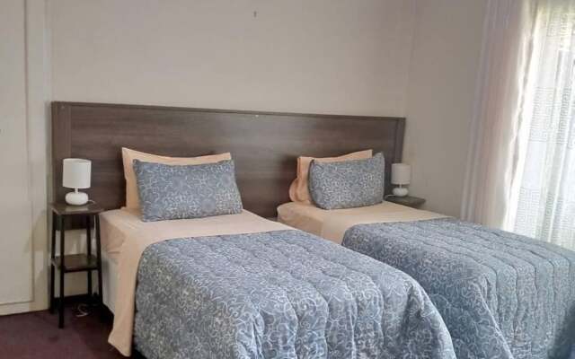 Guesthouse With Green Garden and Pool - 2102