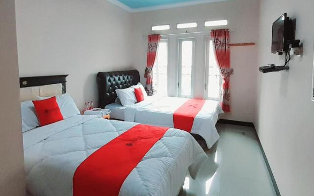 RedDoorz Syariah near Komplek Candi Arjuna Dieng 2