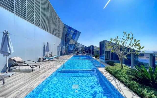 Stunning J-One Tower Studio