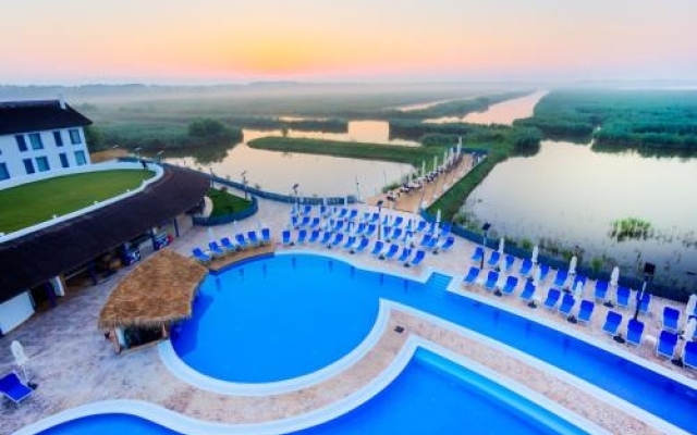 Peninsula Resort