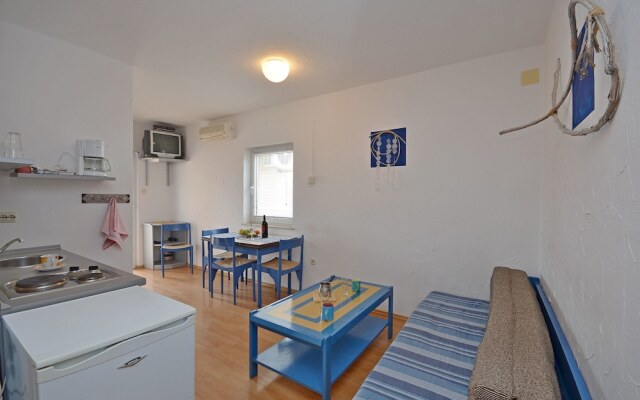 Apartments and Rooms Mladen