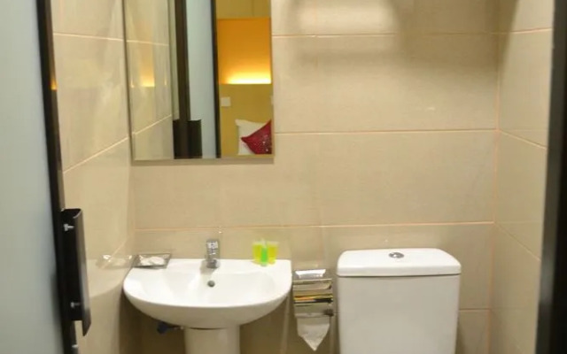 Oyo 117 Hotel Safari 2