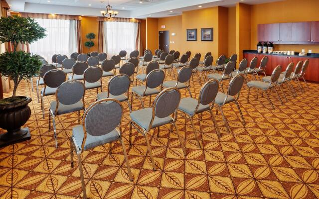 Holiday Inn Express Hotel & Suites CLARINGTON - BOWMANVILLE by IHG