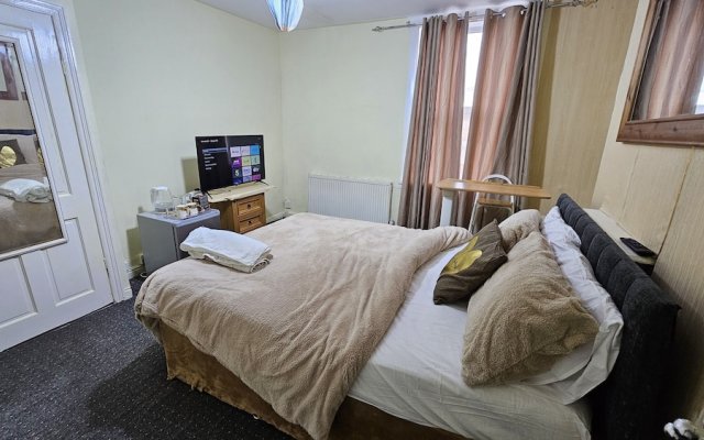 Beautiful 1-bed House in Leeds