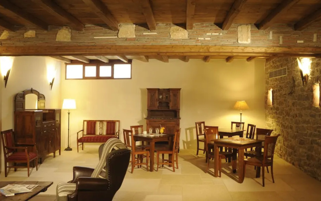 Xemoni Hotel