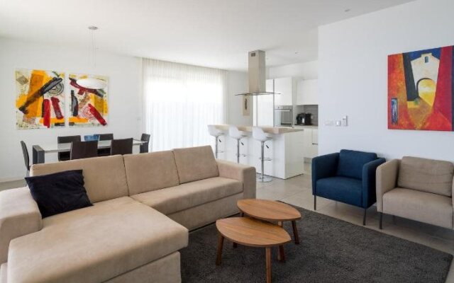 Acadia Beach Villas & Apartments, Slatine