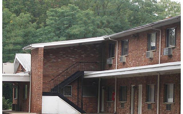 Tomac Motor Inn
