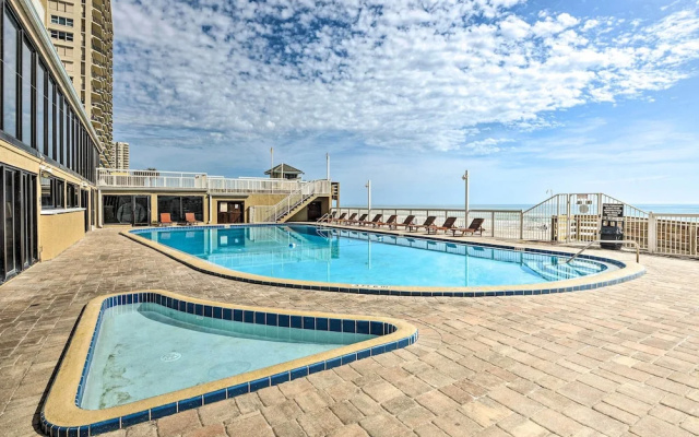 Oceanfront, Fourth-floor Condo on Daytona Beach!