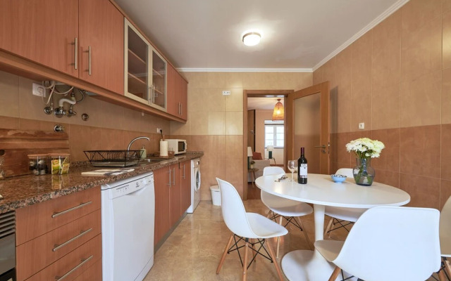 Spacious and Renovated Apartment With Amazing Patio, By TimeCooler