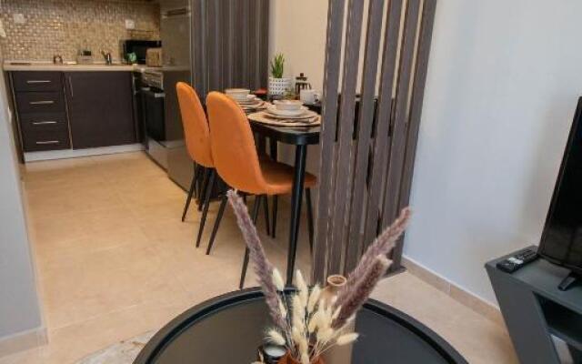 Kate's Luxury Apartment with Private Parking