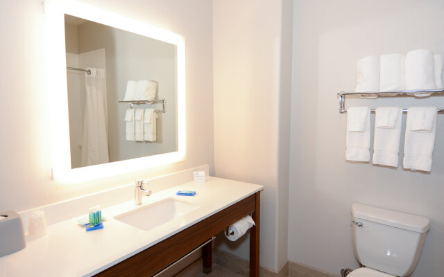 Holiday Inn Express & Suites New Boston by IHG