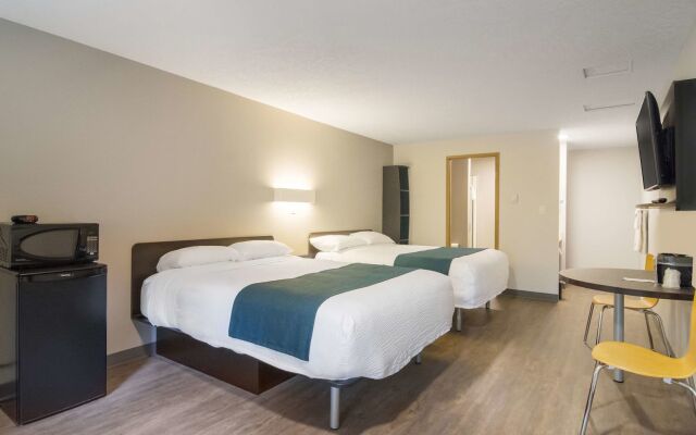 Motel 6 Victoria Airport Saanichton