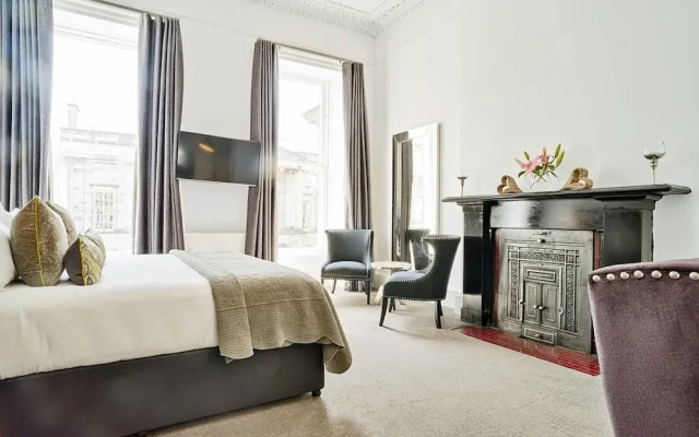 JOIVY Luxury George Street Apartments: Edinburgh Suite