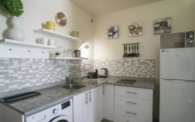 Double Bedroom Studio With Balcony in Cape Town City Centre