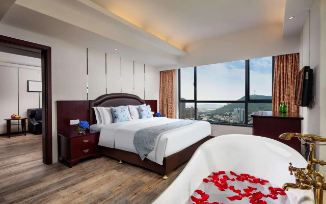 Ramada by Wyndham Liuzhou Luzhai