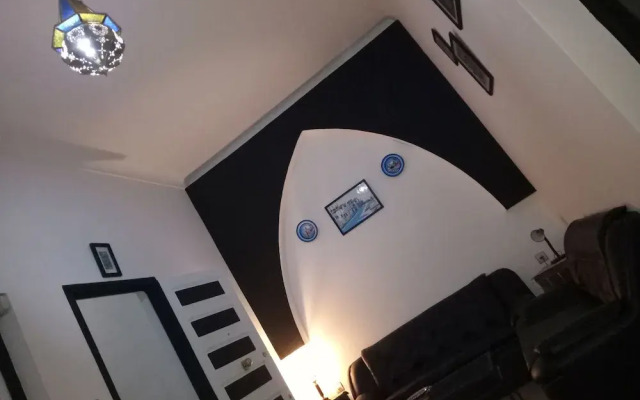 Tonarouze House