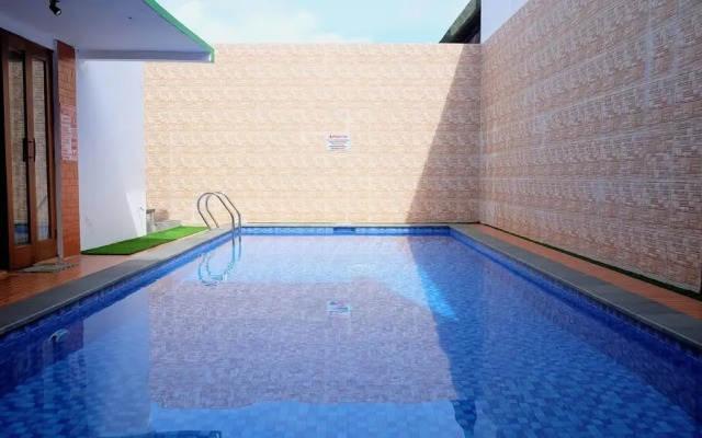 Villa Wirosaban With Private Pool By Simply Homy