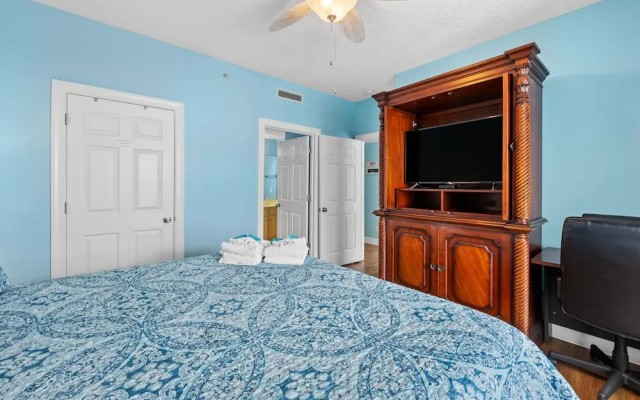 Large Balcony! Gulf Front Master Suite! Many Amenities On-site!