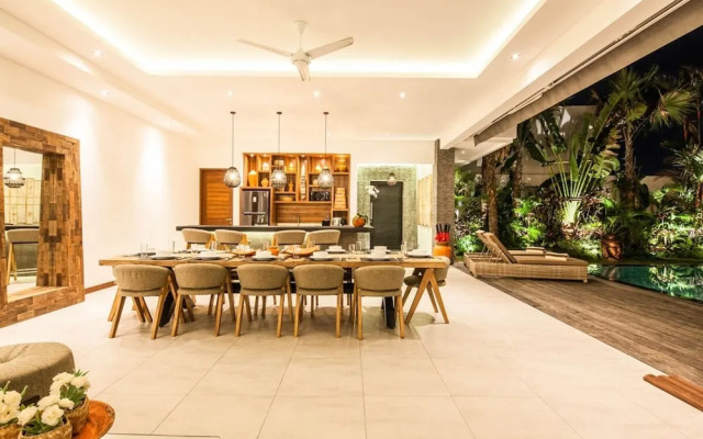 Villa 15 Stunning 6 BR Villa 400m to Beach