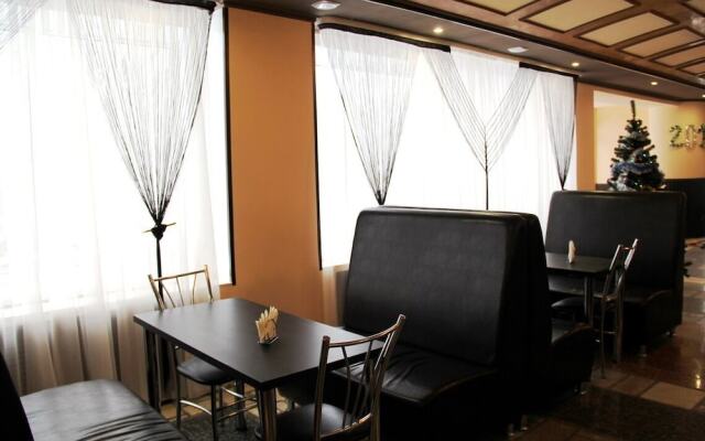 Oasis Hotel - Hostel