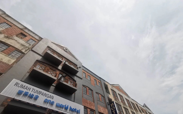 OYO 90157 One World Hotel