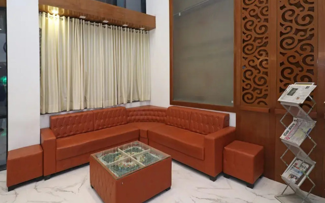 OYO 25076 Omang Hotel