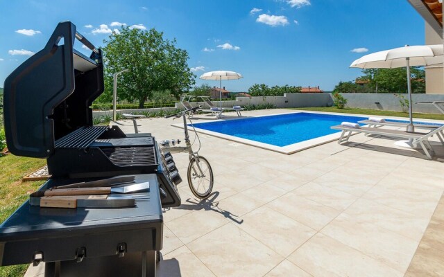 Amazing Home in Vizinada With 3 Bedrooms, Wifi and Outdoor Swimming Pool