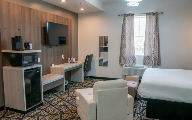 Comfeeni Inn and Suites