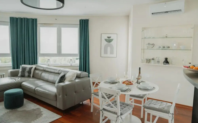 Chic Metro-side Apartment