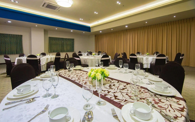 Xenia Hotel Clark - Multi Use Hotel