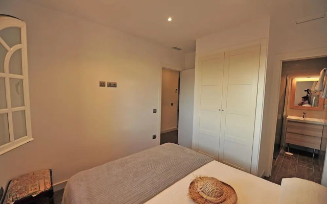 Casa Cinco Dormitorios Acceso Playa