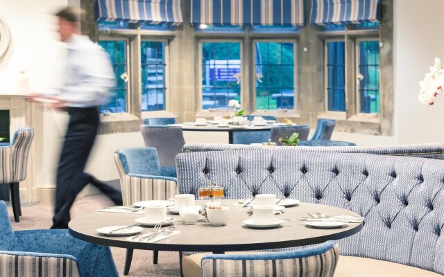 Sunday Box Hill Burford Bridge Hotel