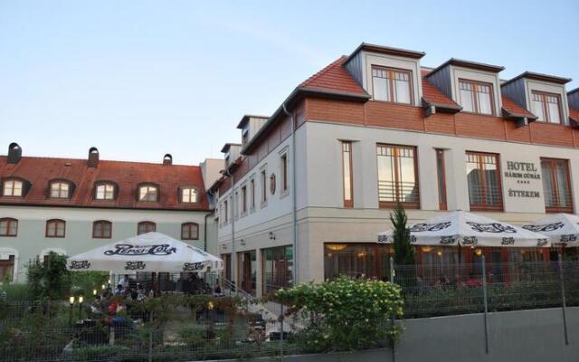 Hotel Három Gúnár