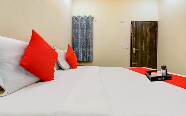 OYO Flagship 70098 Moon Trip