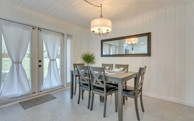 Stylish Pensacola Retreat w/ Patio & Grill!