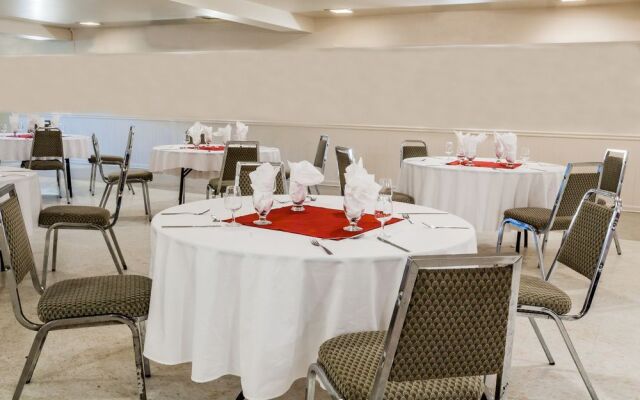 Super 8 Kirkland Lake